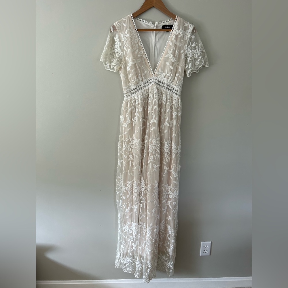 NWOT Floral embroidered dress with nude underlay - size S